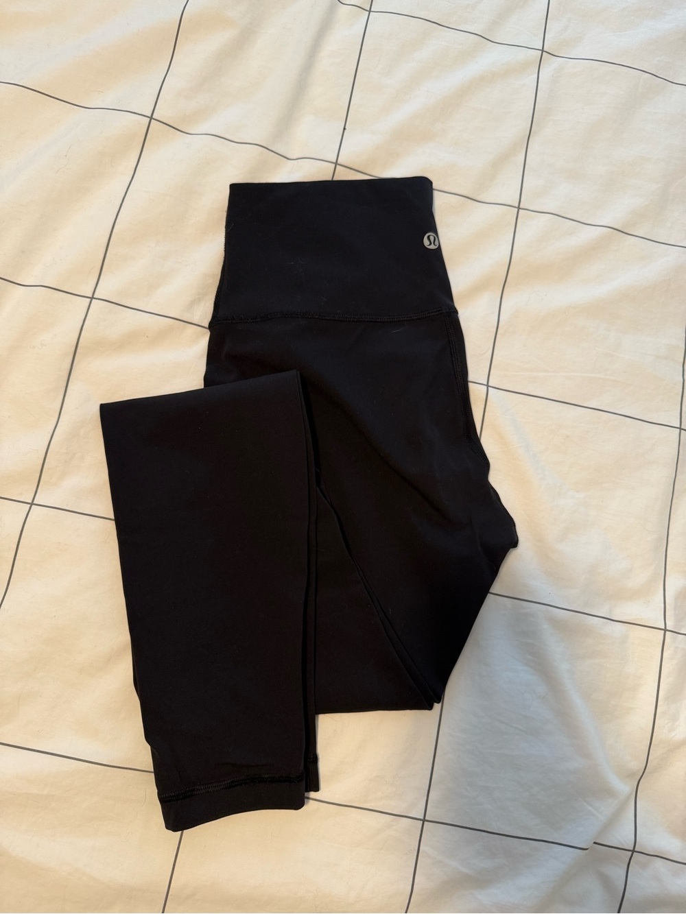 lululemon athletica Black Wunder Under Leggings - Size 6